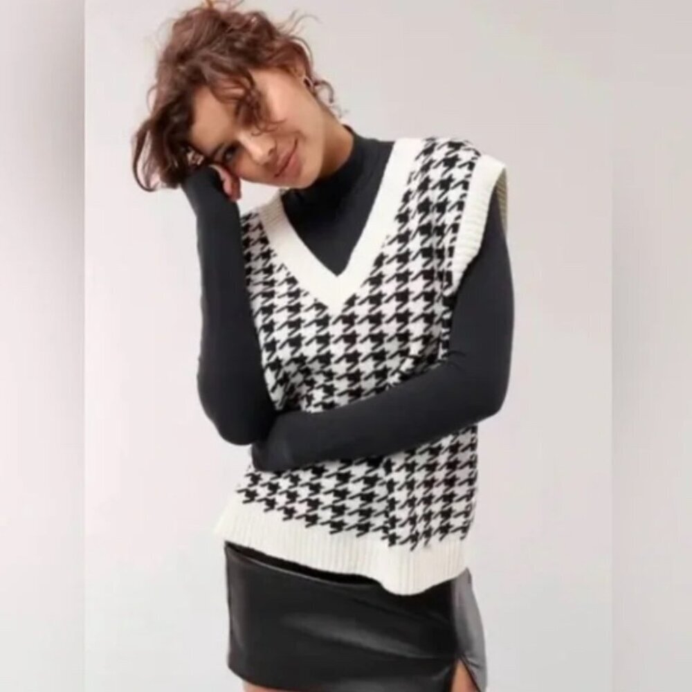 Hollister Black White Houndstooth Sleeveless Sweater Vest Pullover Sz Small NWT